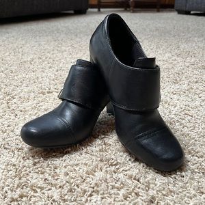 Clark shoes, size 8M, black, slightly worn